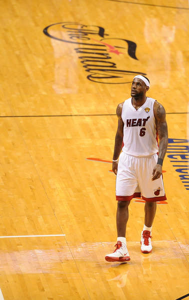 够在左后卫 够在左后卫